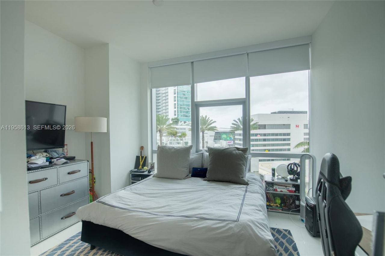 851 NE 1st Ave, Unit 811, Miami, FL 33132 Photo