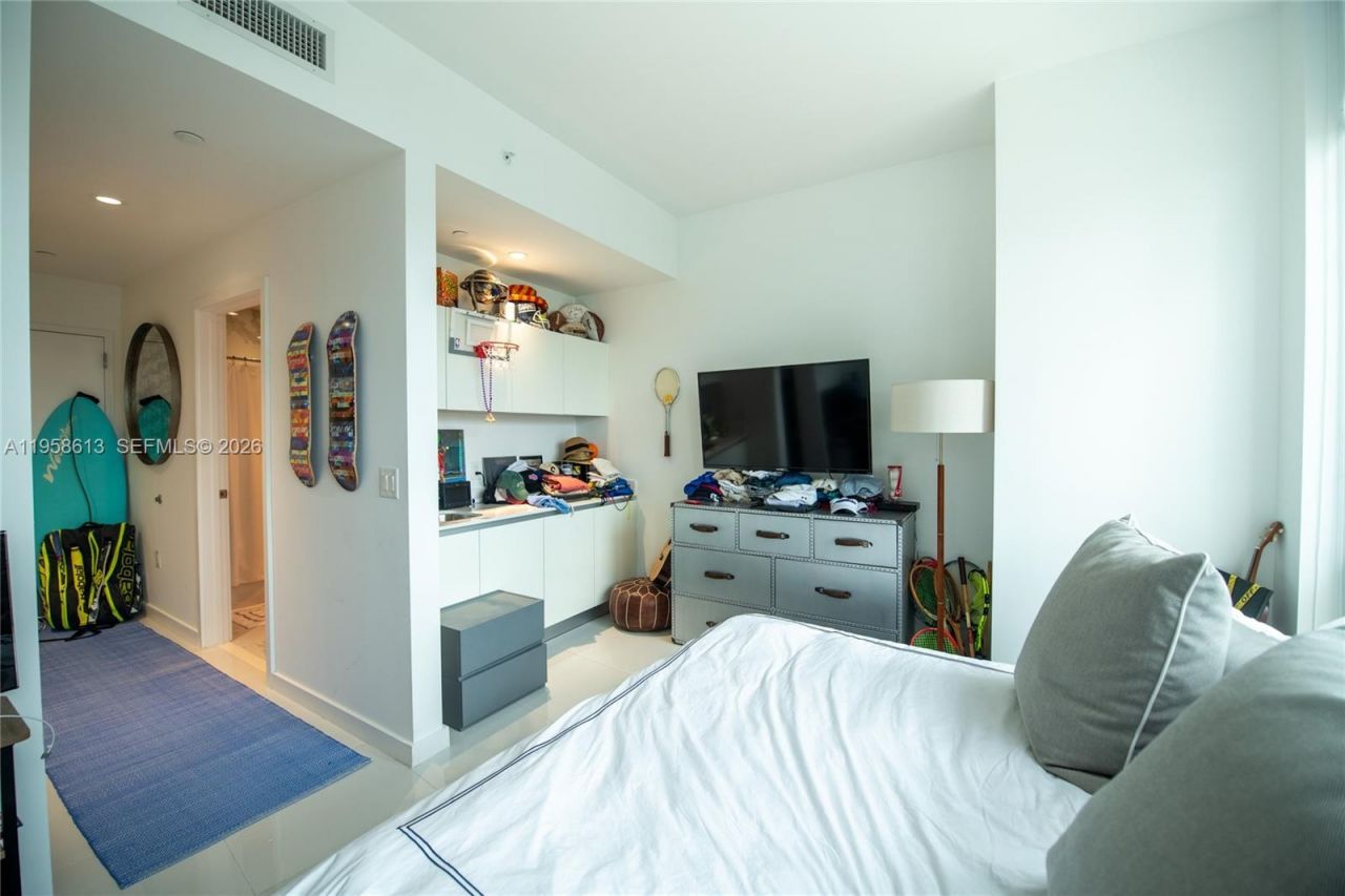 851 NE 1st Ave, Unit 811, Miami, FL 33132 Photo