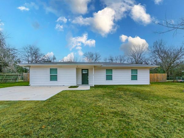 207 N 1st ST, Little River Academy, TX 76554