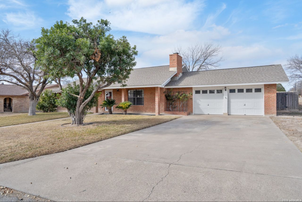 201 Peacepipe, Del Rio, TX 78840 Main Photo