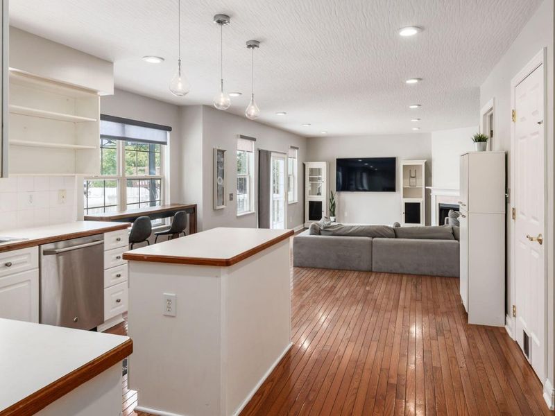 8133 Dunaway Lane, Westerville, OH 43082 Photo 2