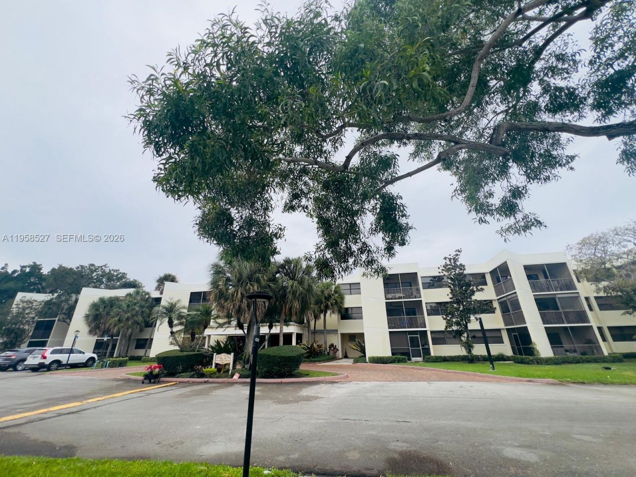 491 Racquet Club Rd, Unit 211, Weston, FL 33326 Photo