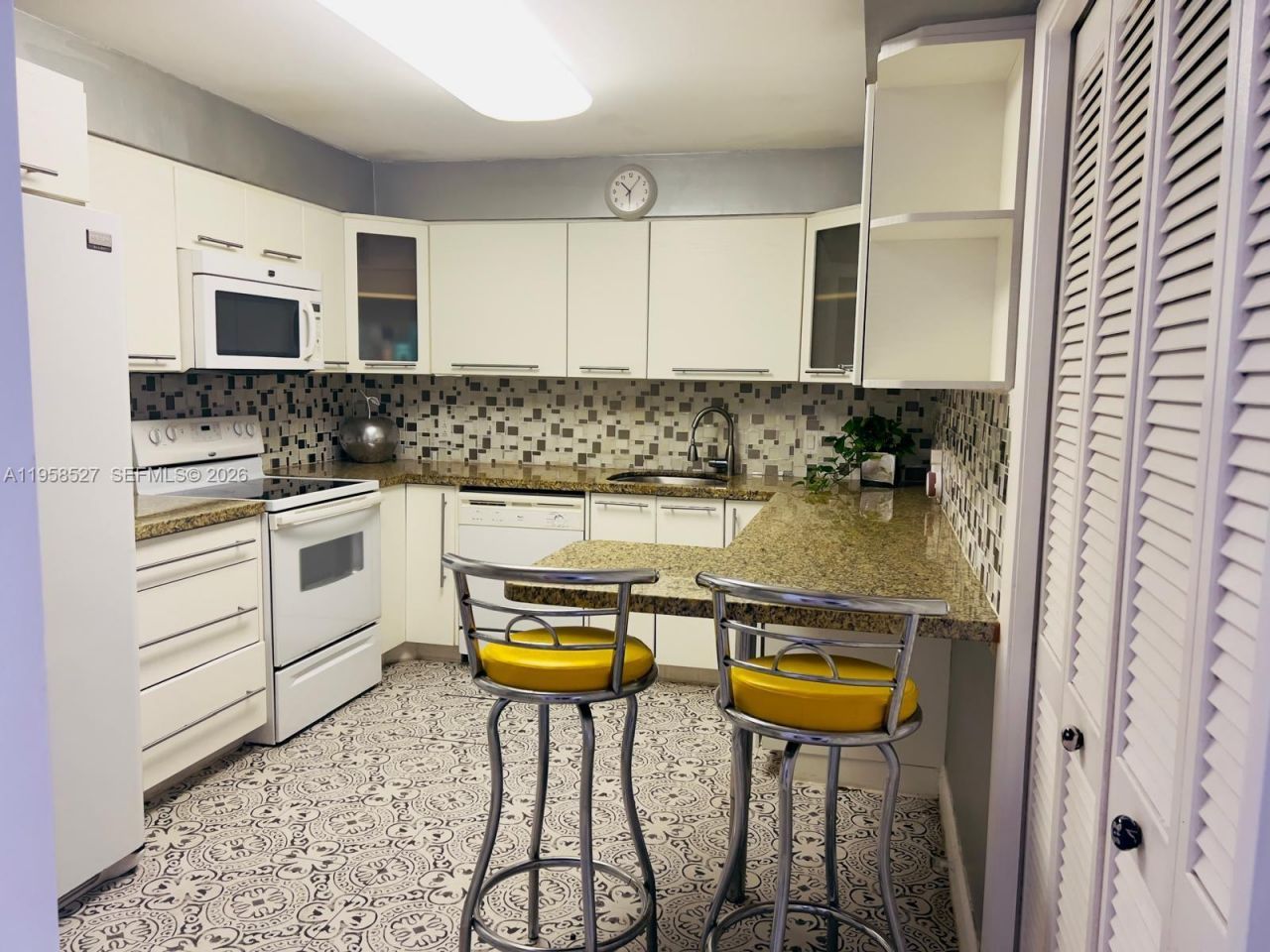 491 Racquet Club Rd, Unit 211, Weston, FL 33326 Photo