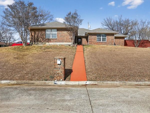 2010 Libby Lane, Grand Prairie, TX 75050