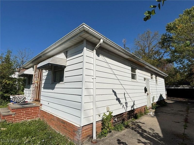 4549 Lee Road, Cleveland, OH 44128 Photo 17