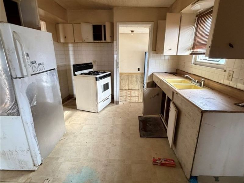 4549 Lee Road, Cleveland, OH 44128 Photo 4