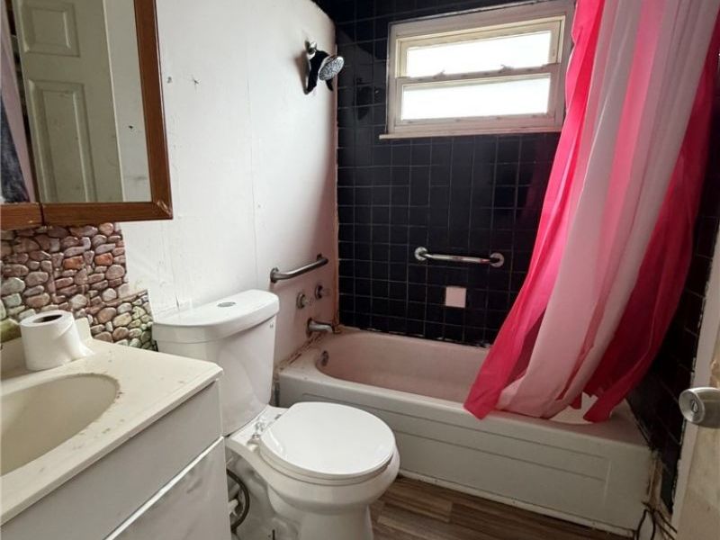 4549 Lee Road, Cleveland, OH 44128 Photo 7