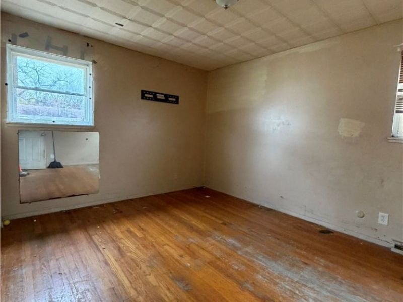 4549 Lee Road, Cleveland, OH 44128 Photo 9