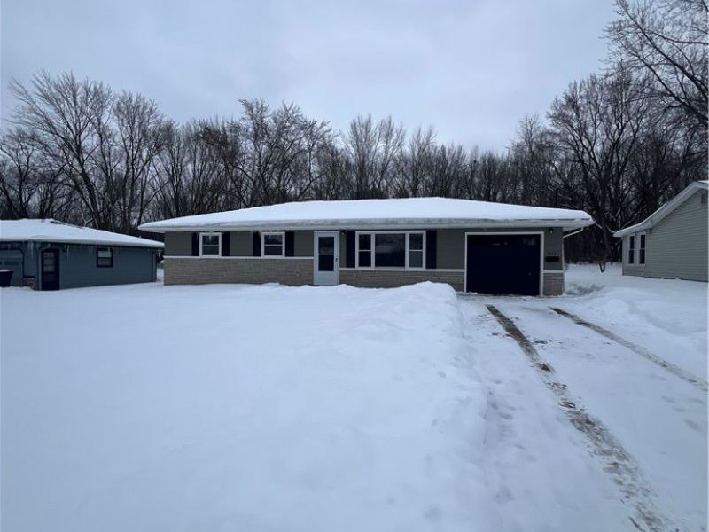 653 Chapel Lane, Campbell, OH 44405 Photo 2