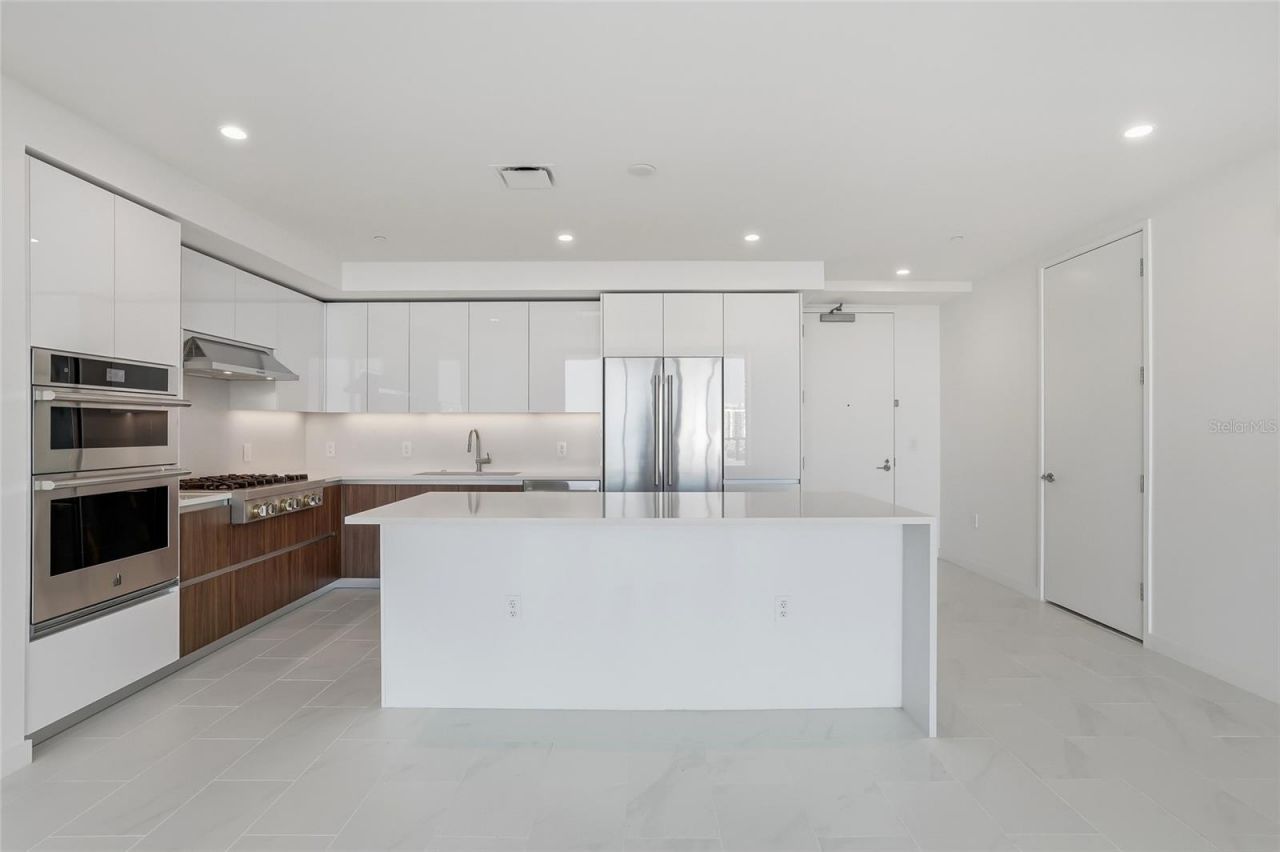 400 Central Avenue, Unit 1002, Saint Petersburg, FL 33701 Photo