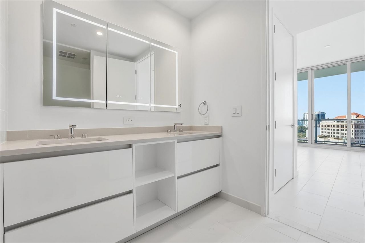 400 Central Avenue, Unit 1002, Saint Petersburg, FL 33701 Photo