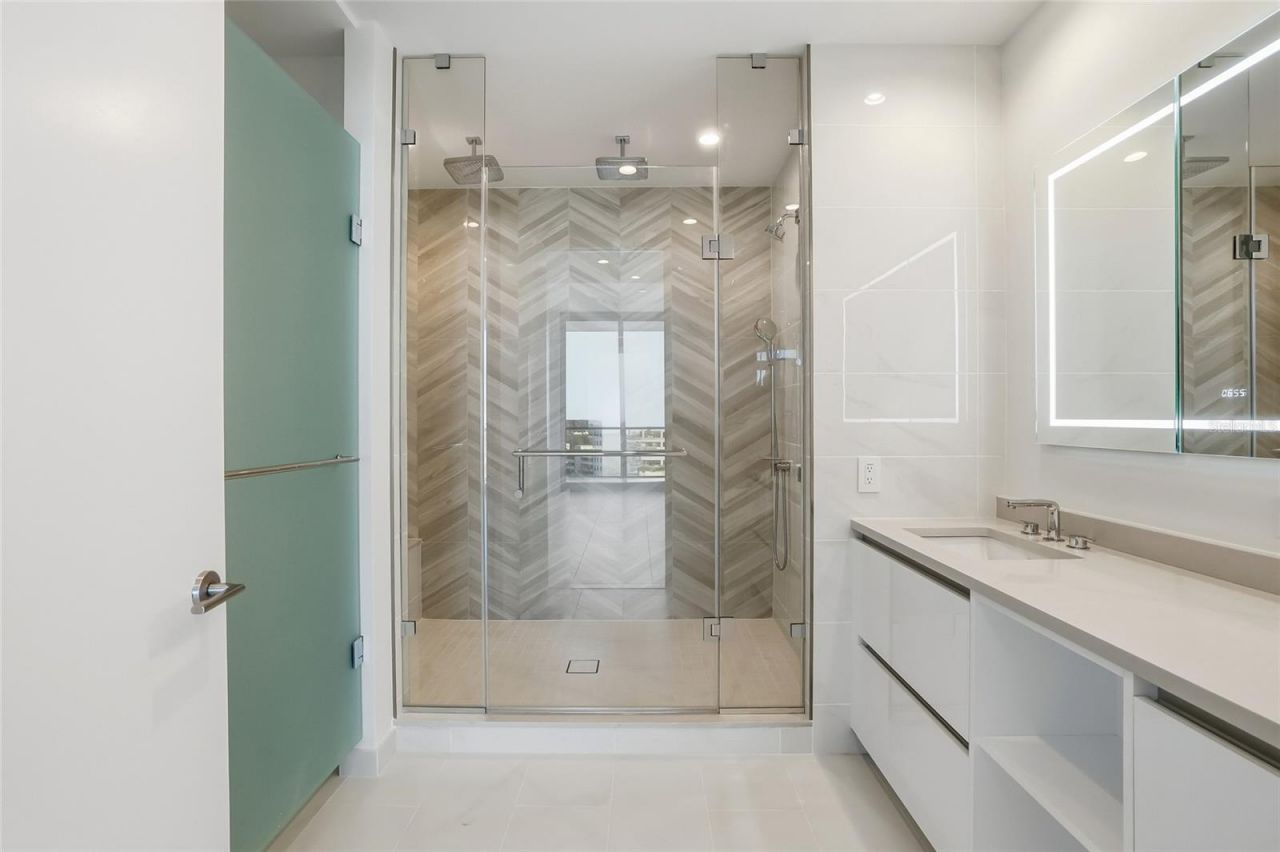 400 Central Avenue, Unit 1002, Saint Petersburg, FL 33701 Photo