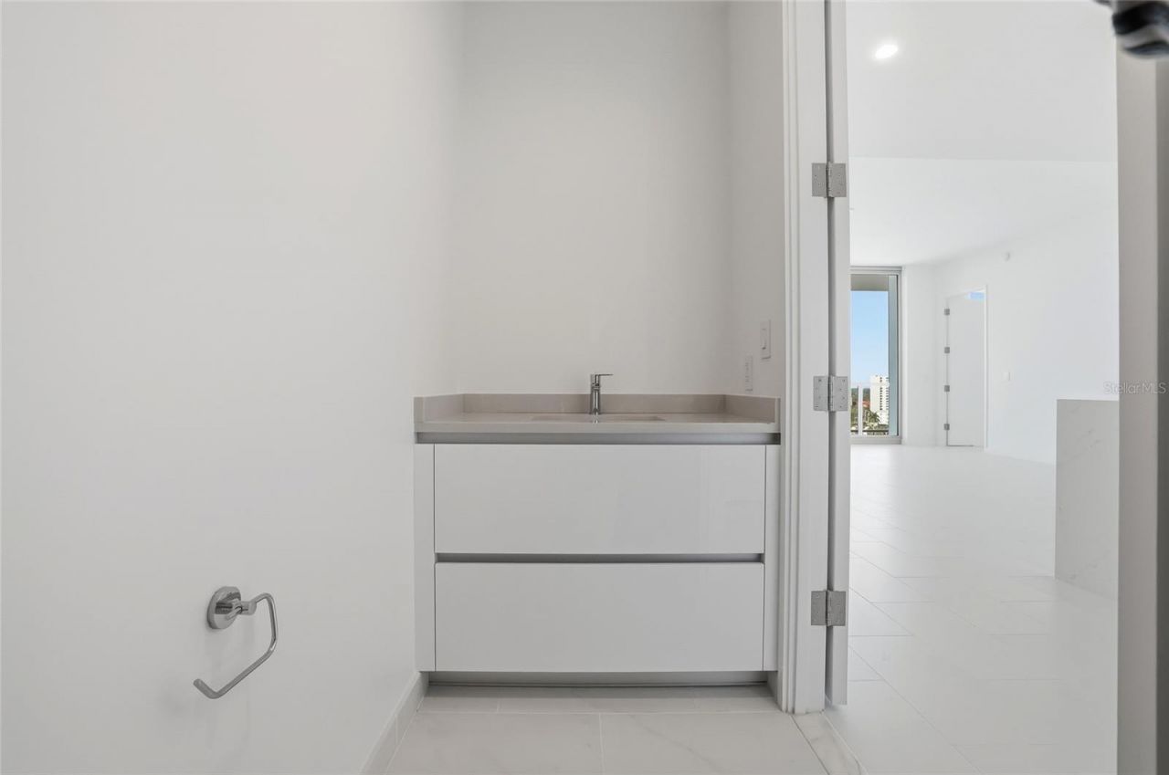 400 Central Avenue, Unit 1002, Saint Petersburg, FL 33701 Photo