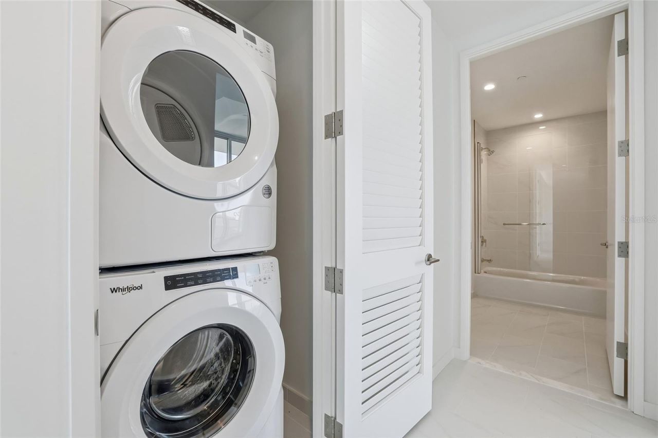 400 Central Avenue, Unit 1002, Saint Petersburg, FL 33701 Photo