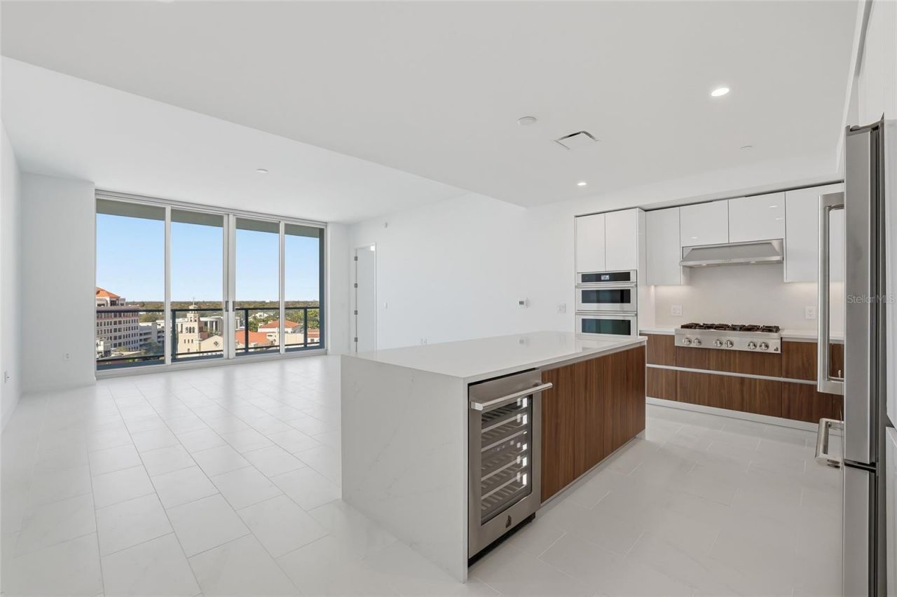 400 Central Avenue, Unit 1002, Saint Petersburg, FL 33701 Photo