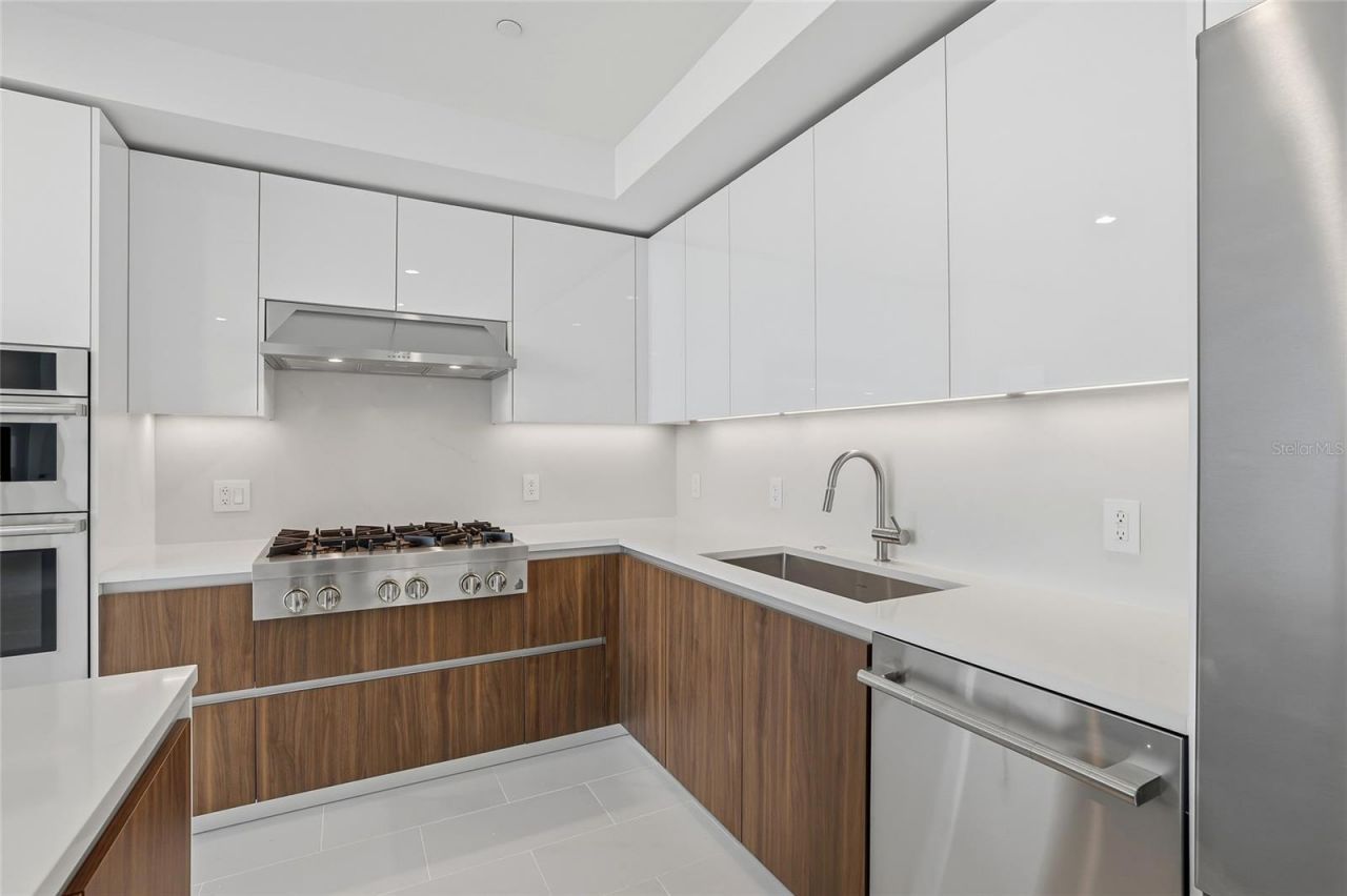 400 Central Avenue, Unit 1002, Saint Petersburg, FL 33701 Photo