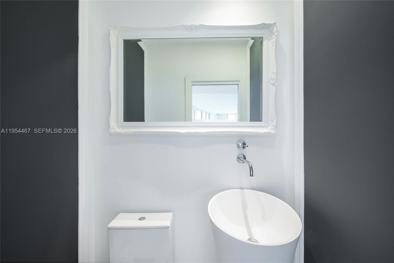 1000 S Pointe Dr , Unit PH-2804, Miami Beach, FL 33139 Photo