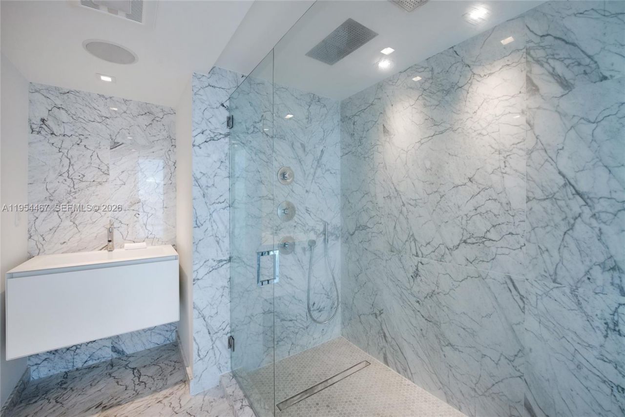 1000 S Pointe Dr , Unit PH-2804, Miami Beach, FL 33139 Photo