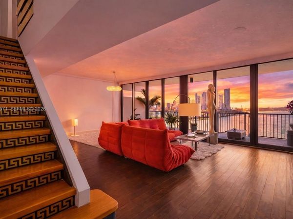 1000 Venetian Way , Unit 1106, Miami, FL 33139