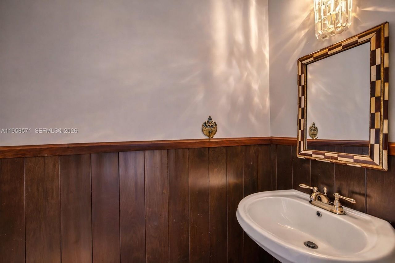 1000 Venetian Way , Unit 1106, Miami, FL 33139 Photo