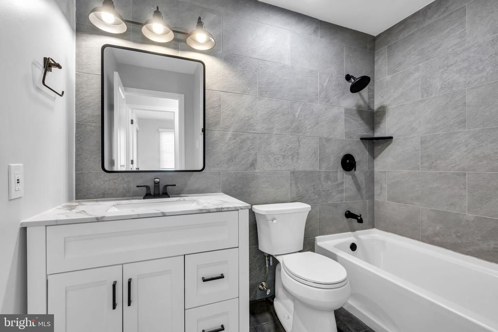 100 Evergreen Drive, Willingboro, NJ 08046 Main Photo