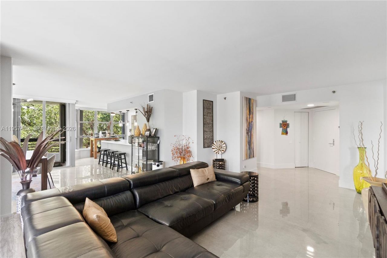 3600 Mystic Pointe Dr , Unit 306, Aventura, FL 33180 Photo