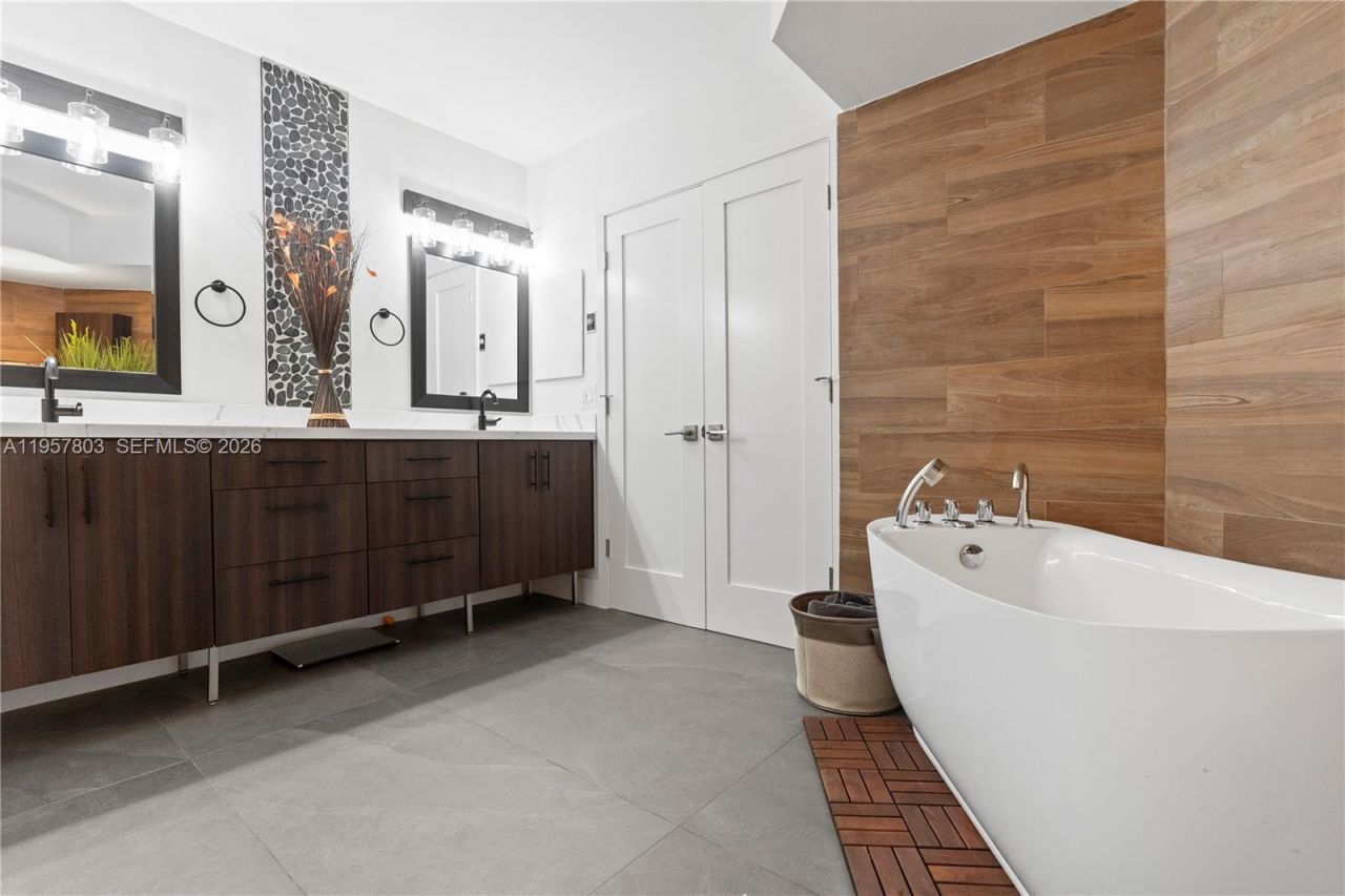 3600 Mystic Pointe Dr , Unit 306, Aventura, FL 33180 Photo