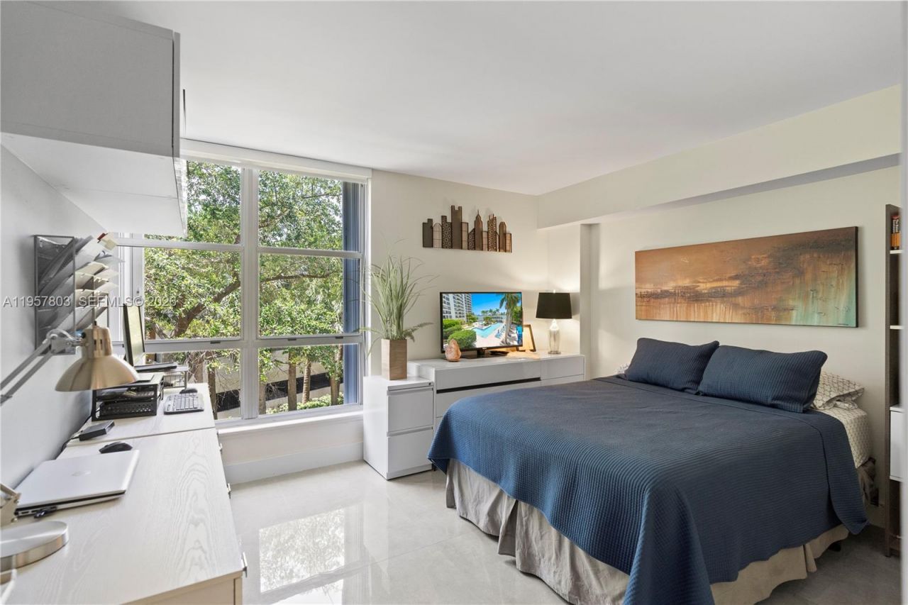 3600 Mystic Pointe Dr , Unit 306, Aventura, FL 33180 Photo