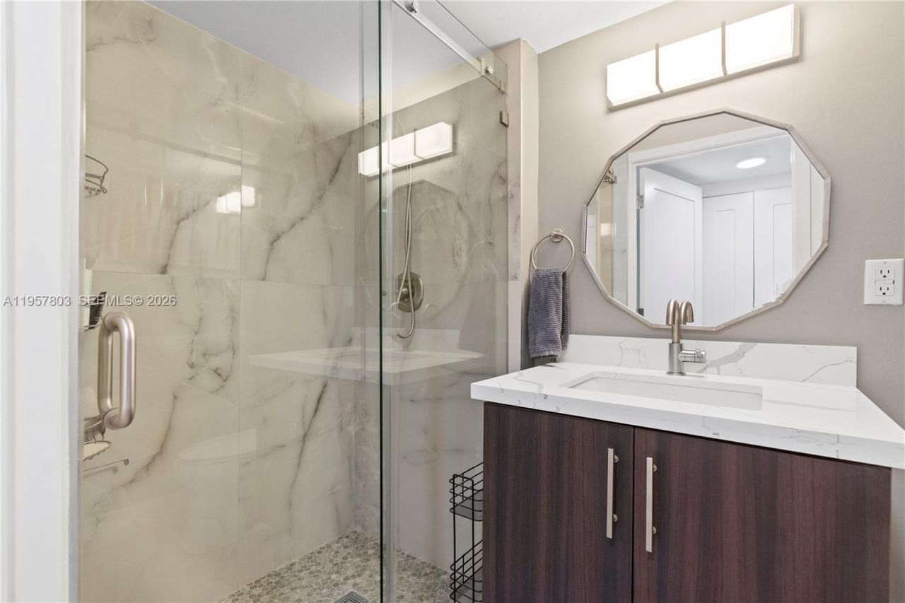 3600 Mystic Pointe Dr , Unit 306, Aventura, FL 33180 Photo