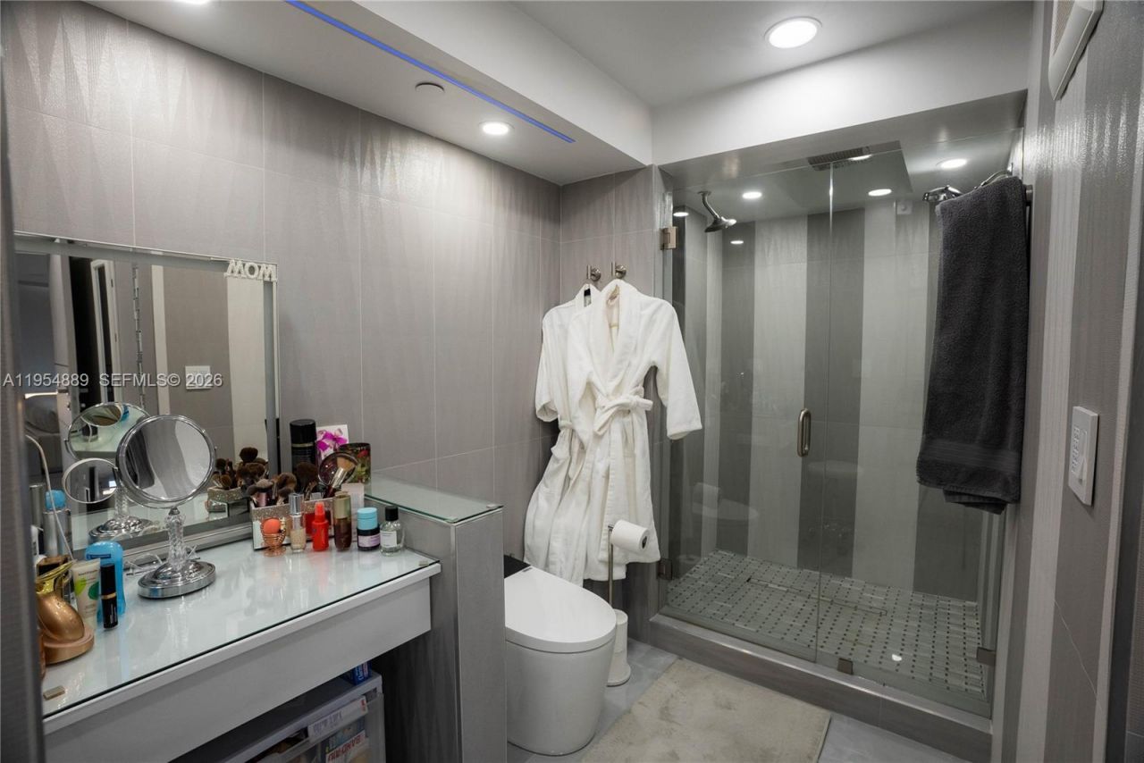 210 174th St, Unit 309, Sunny Isles Beach, FL 33160 Photo