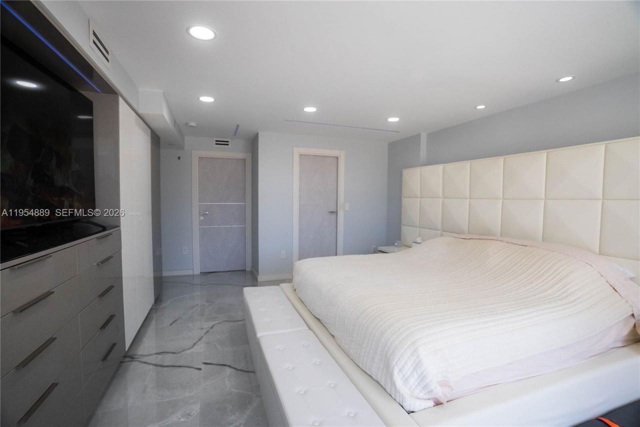 210 174th St, Unit 309, Sunny Isles Beach, FL 33160 Photo
