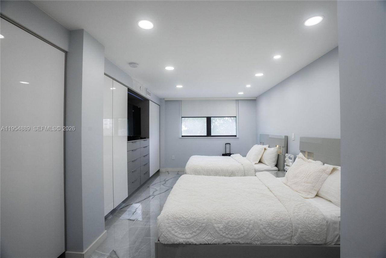 210 174th St, Unit 309, Sunny Isles Beach, FL 33160 Photo