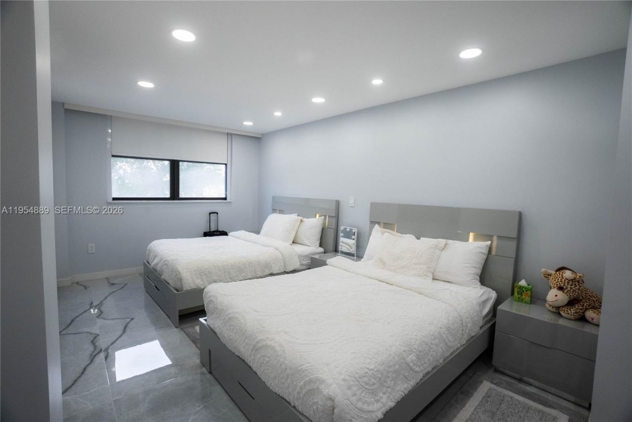 210 174th St, Unit 309, Sunny Isles Beach, FL 33160 Photo