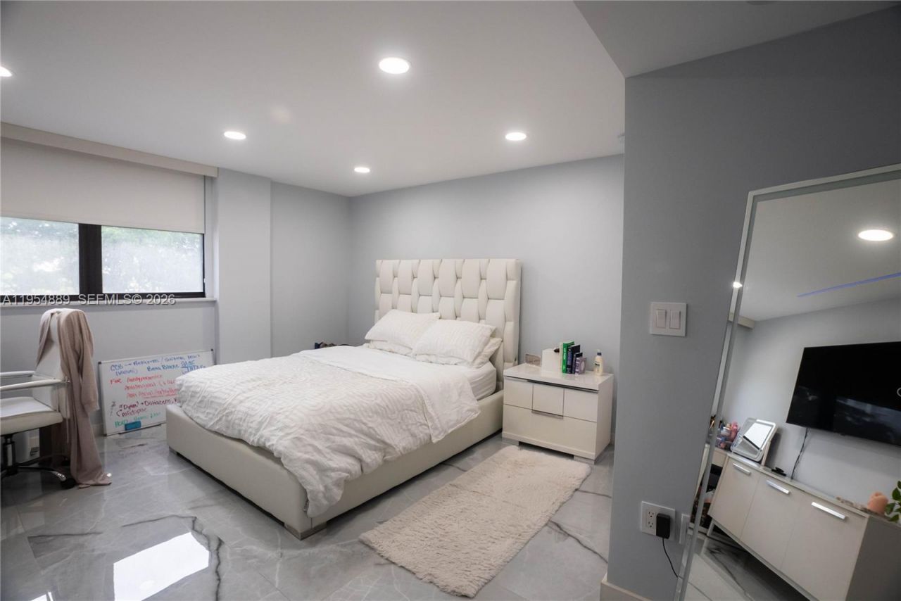210 174th St, Unit 309, Sunny Isles Beach, FL 33160 Photo