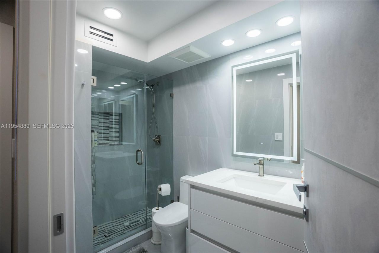 210 174th St, Unit 309, Sunny Isles Beach, FL 33160 Photo