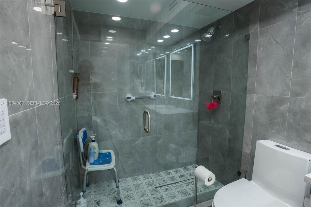 210 174th St, Unit 309, Sunny Isles Beach, FL 33160 Photo