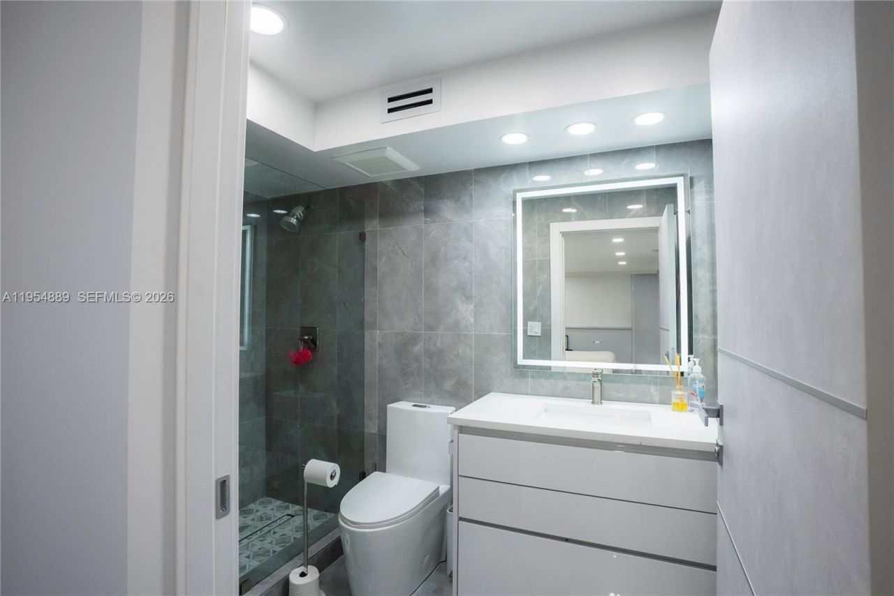 210 174th St, Unit 309, Sunny Isles Beach, FL 33160 Photo