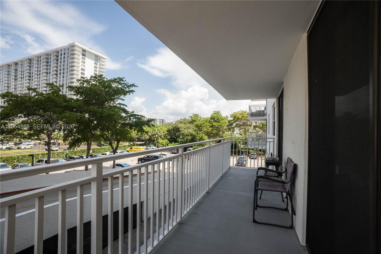 210 174th St, Unit 309, Sunny Isles Beach, FL 33160 Photo
