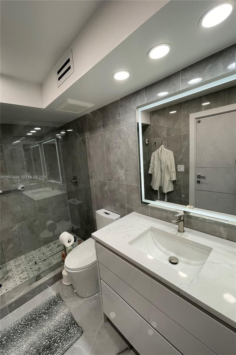 210 174th St , Unit 309, Sunny Isles Beach, FL 33160 Photo