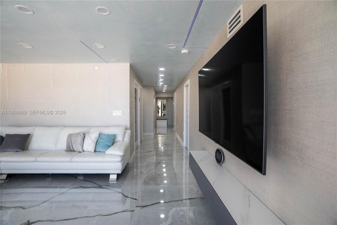 210 174th St, Unit 309, Sunny Isles Beach, FL 33160 Photo