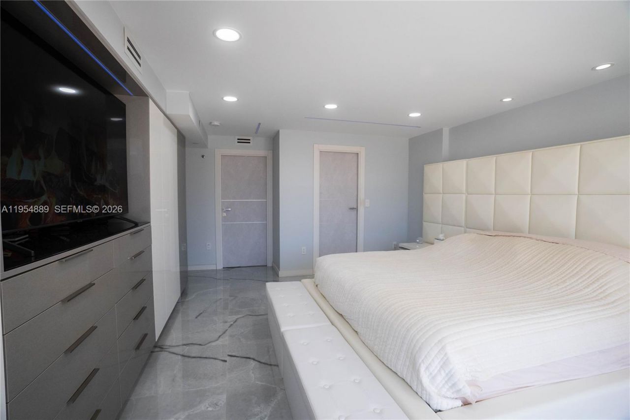 210 174th St, Unit 309, Sunny Isles Beach, FL 33160 Photo