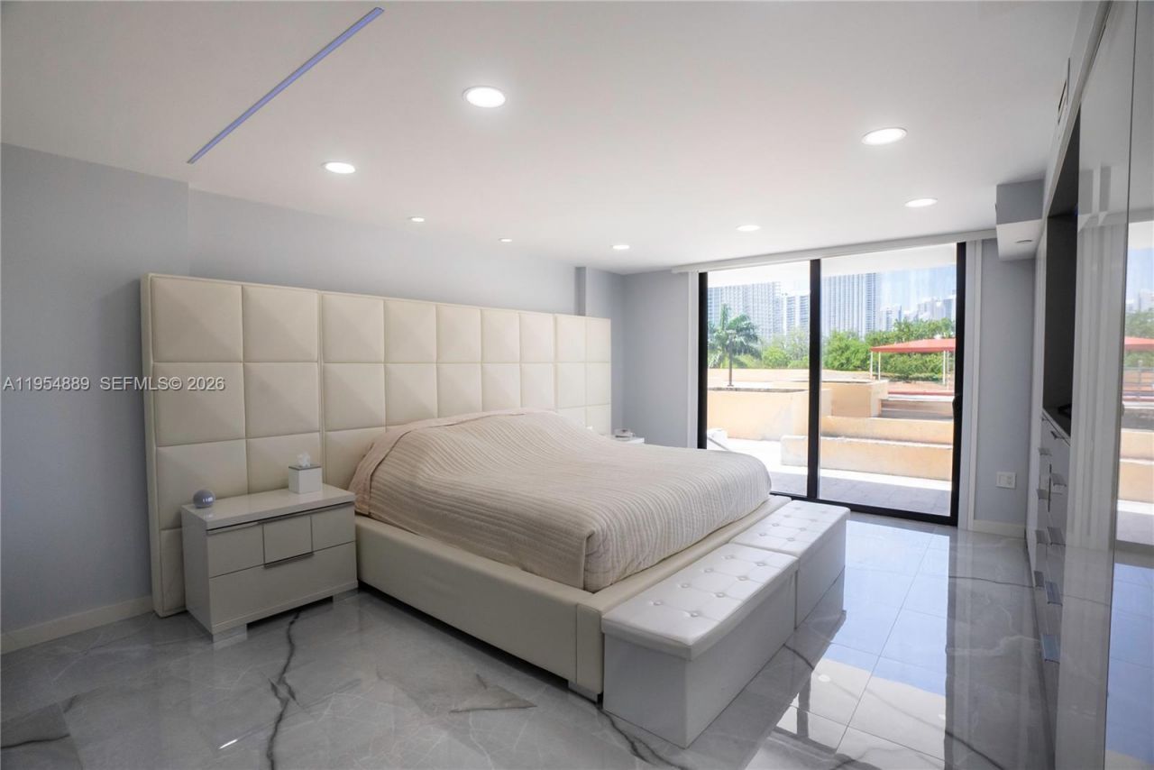 210 174th St, Unit 309, Sunny Isles Beach, FL 33160 Photo