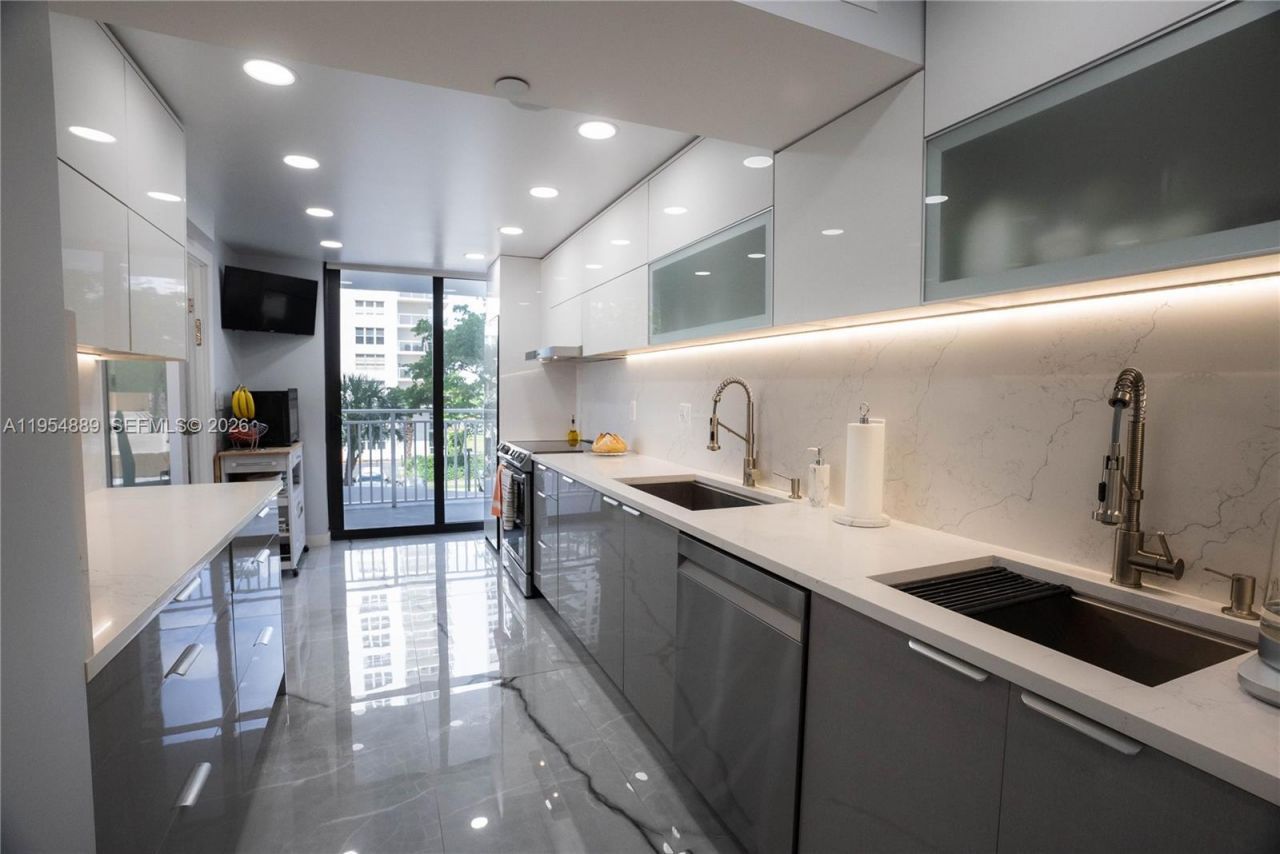 210 174th St, Unit 309, Sunny Isles Beach, FL 33160 Photo