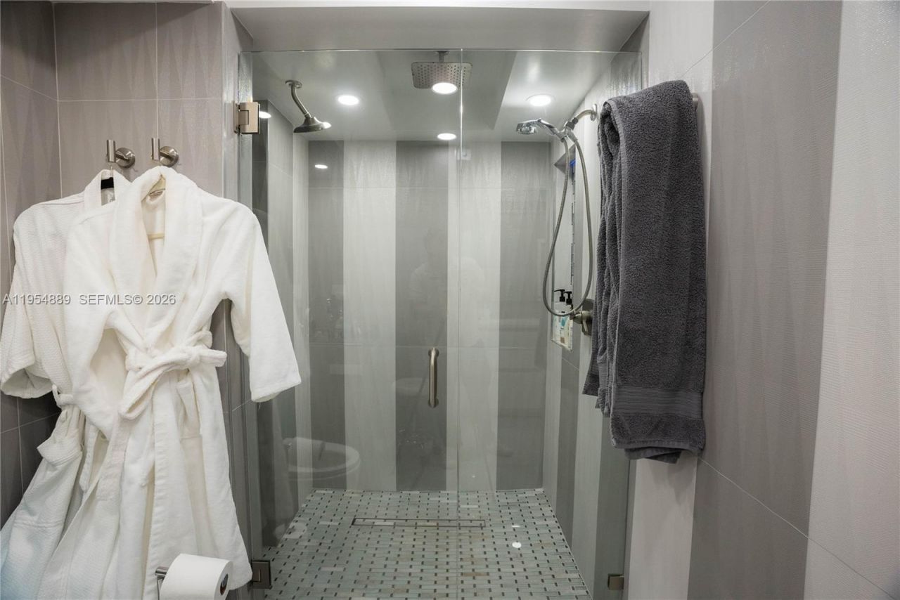 210 174th St, Unit 309, Sunny Isles Beach, FL 33160 Photo