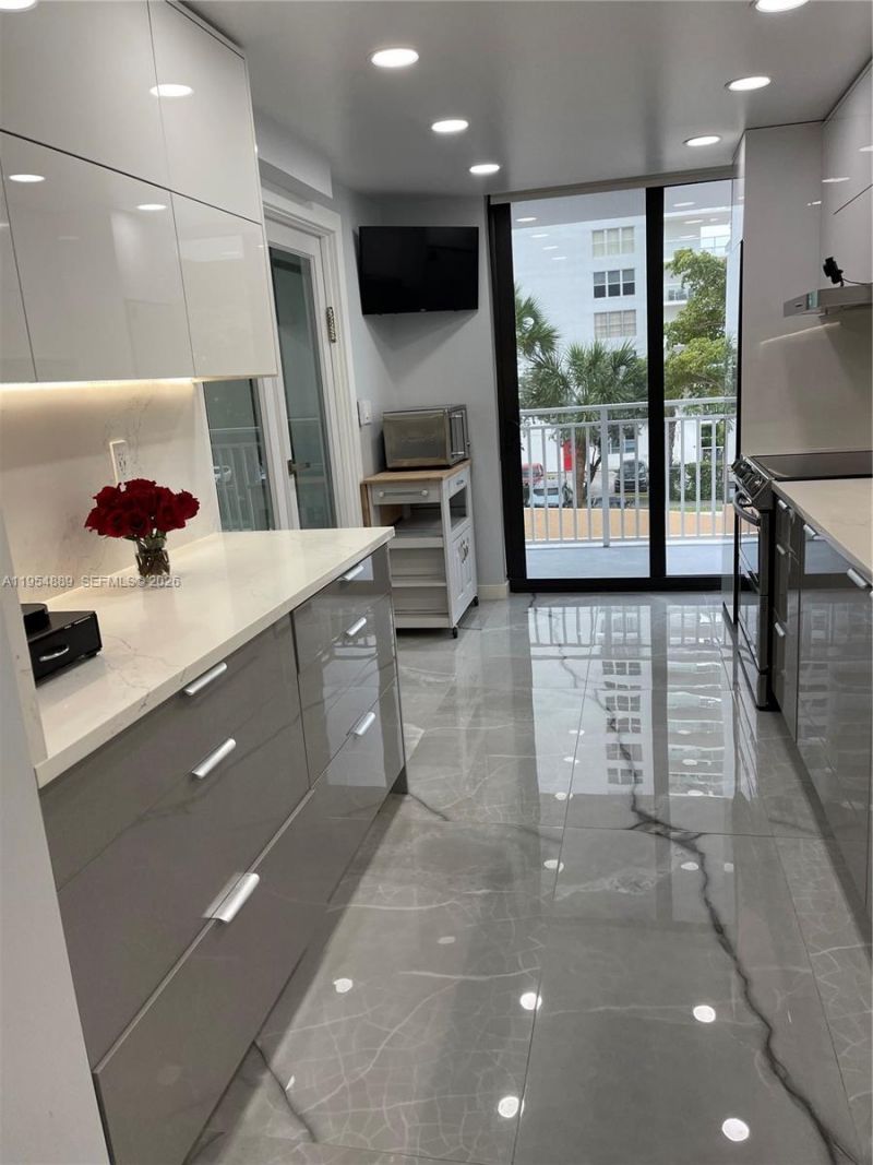 210 174th St , Unit 309, Sunny Isles Beach, FL 33160 Photo