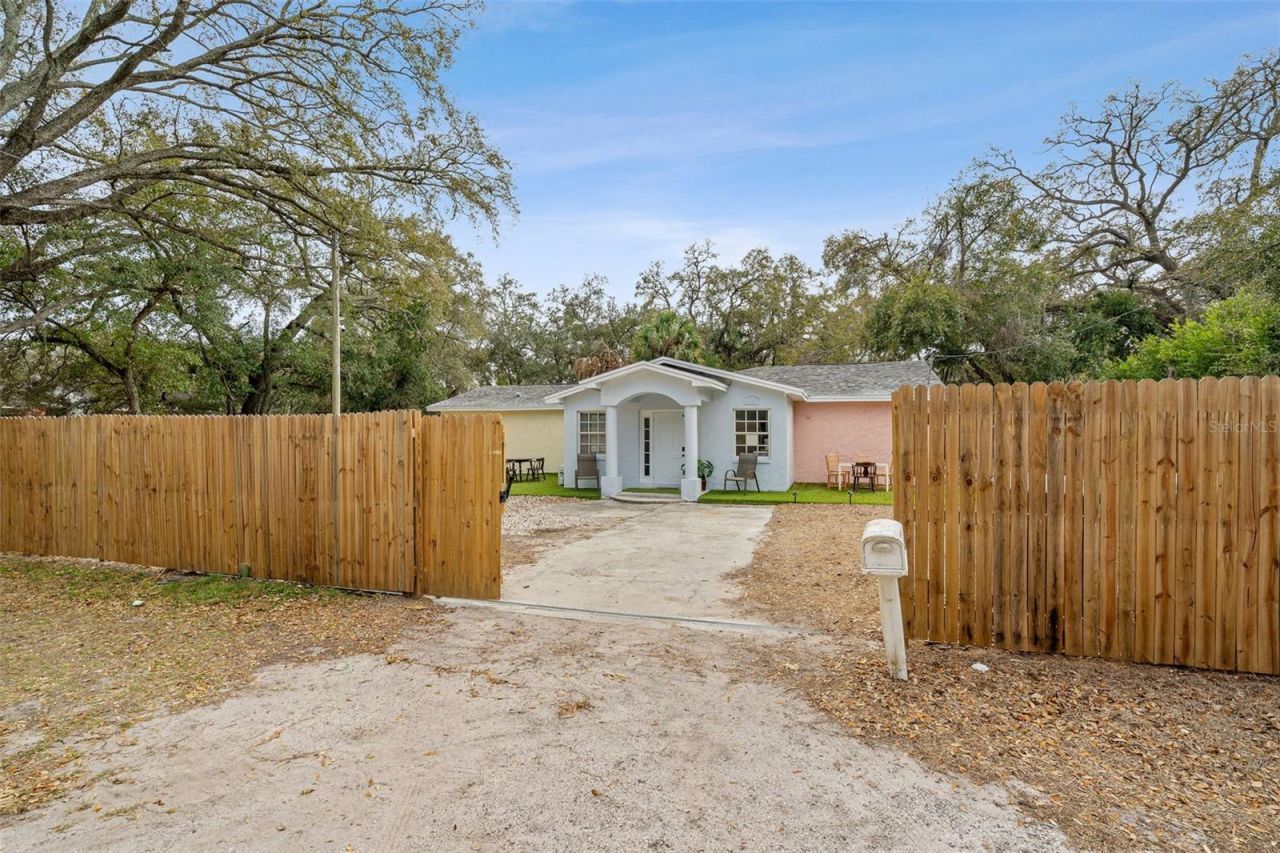 4105 E Knollwood Street, Tampa, FL 33610 Main Photo