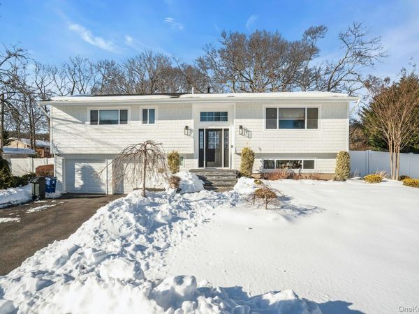 34 Corsa Street, Dix Hills, NY 11746