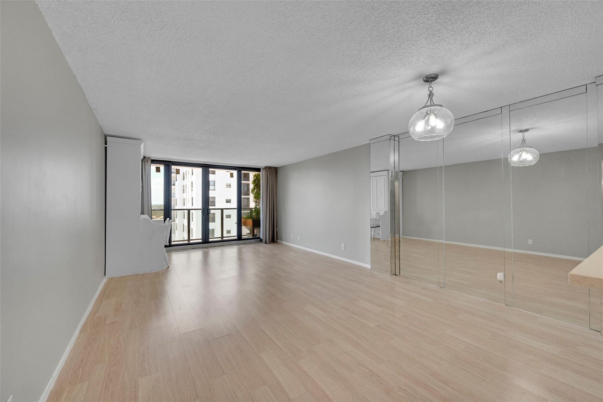 2301 S Ocean Drive, Unit 1006, Hollywood, FL 33019 Photo