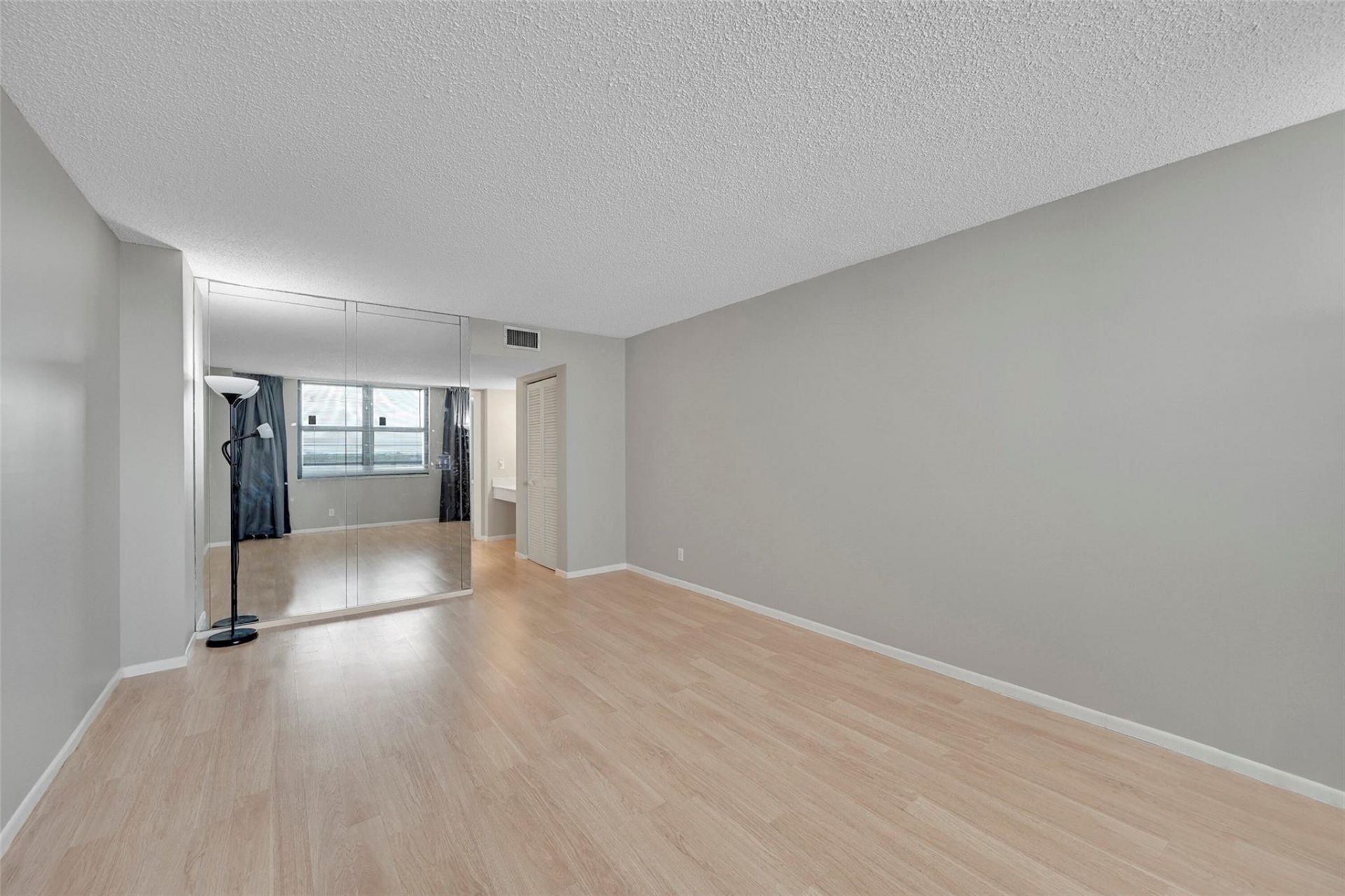 2301 S Ocean Drive, Unit 1006, Hollywood, FL 33019 Photo