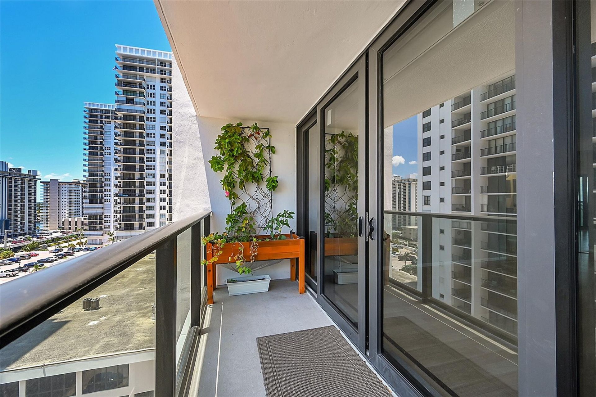 2301 S Ocean Drive, Unit 1006, Hollywood, FL 33019 Photo